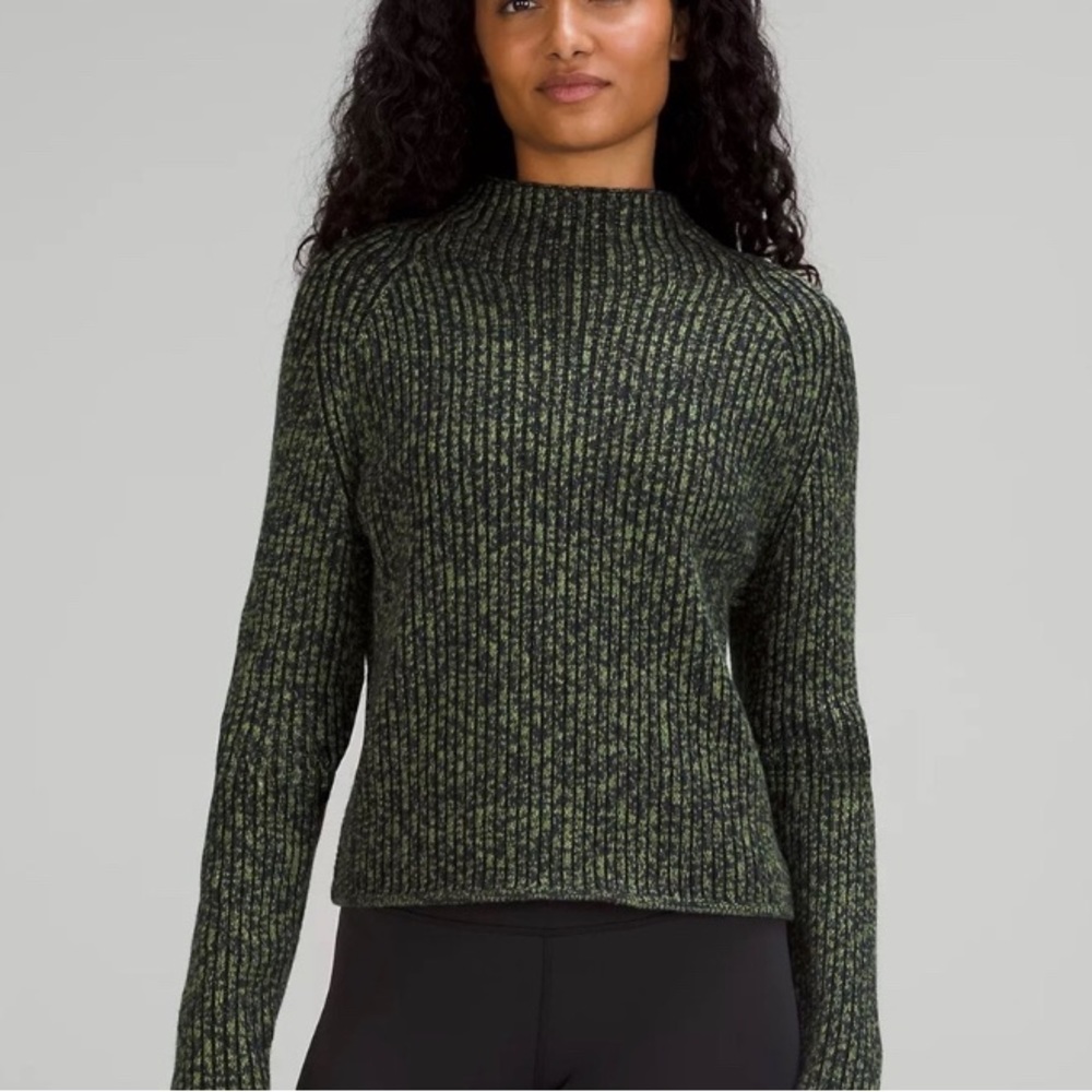 LULULEMON BLACK/GREEN Cropped Mock Turtleneck Sweater LIKE NEW